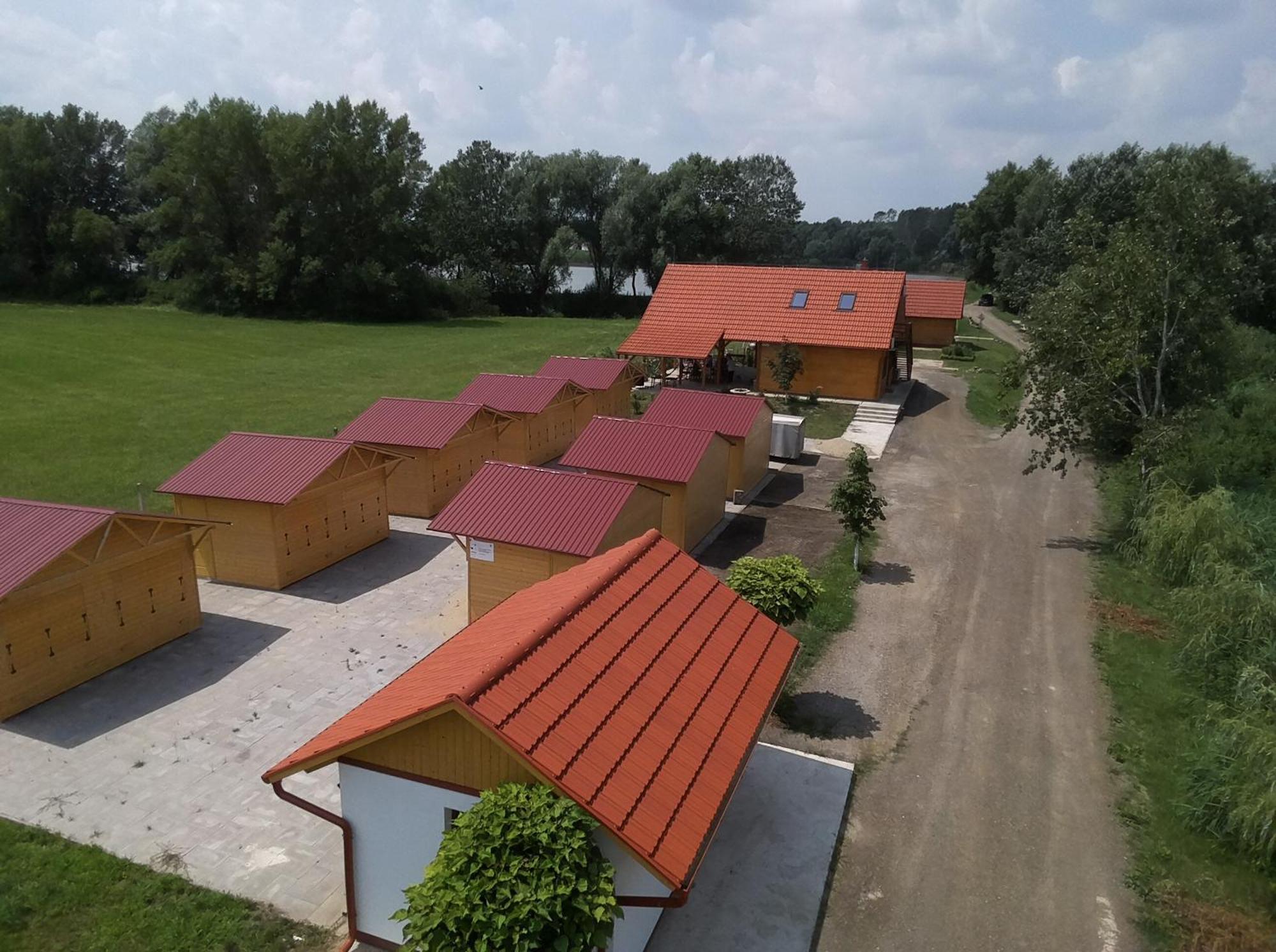 Апартаменты Tomajor Vendeghazak Tiszaeszlar Экстерьер фото